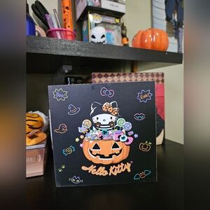 Halloween hello kitty decor
